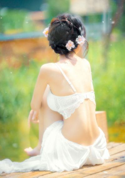 鱼跃在花见