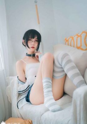 粉嫩入口处粗黑进进出出绿帽