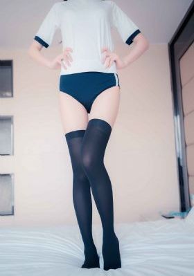 年轻的女教师在线
