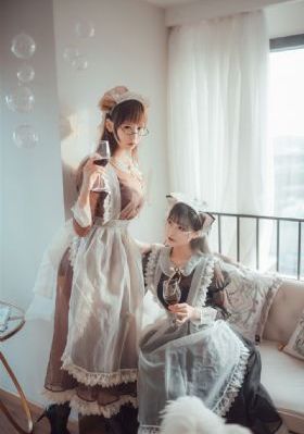 拨开老师两片湿漉漉的肉视频